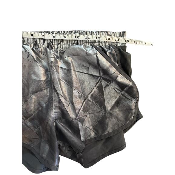 Under Armour Metallic HeatGear Running Shorts M Silver Black - Picture 7 of 8
